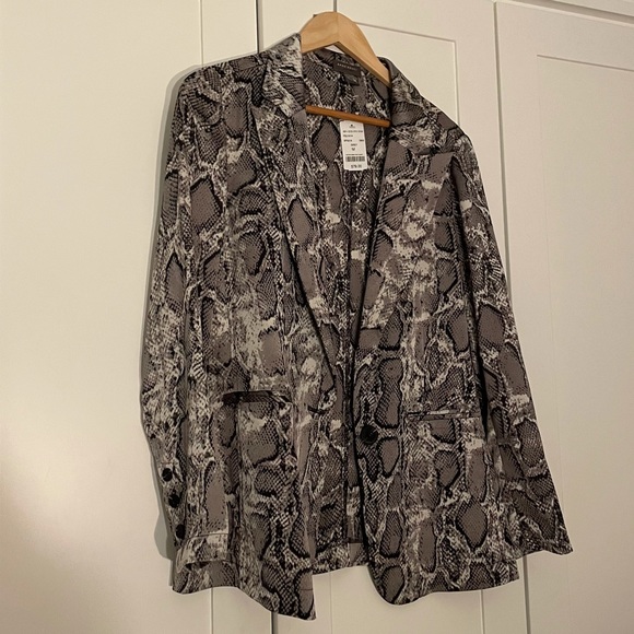 (NEW) MENDOCINO Snake print blazer. Tag on, perfect condition, size M. - Picture 1 of 6